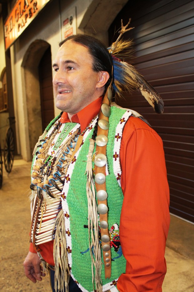 Hawk foot in head dress